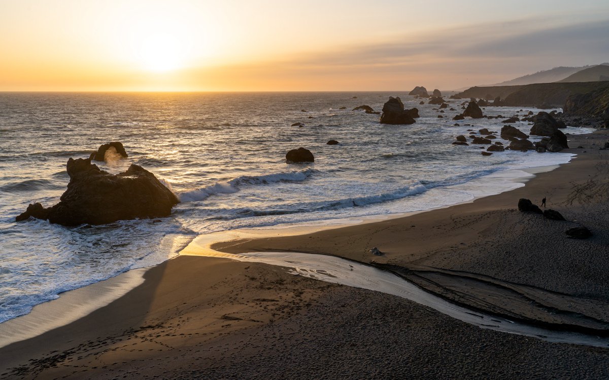 lancekuehne's tweet photo. Sunset over Shell Beach - April, 2022 - this will probably be the last stop of a workshop I'm leading this Sunday. There are spots left if you want to join.
In 2 weeks, there won't be workshops until mid-June due to travel, etc. Workshop calendar is here: https://t.co/76DmFS58m5 https://t.co/CUuqBNJpXe