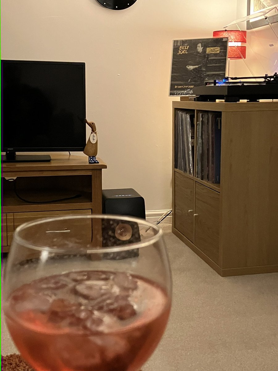 Cracking open a little bit of Dr J’s #sloegin after a busy day. @billyjoel sounding brilliant on the record deck. #vinylcollection #vinylrecords #vinylrevival #recordcollection