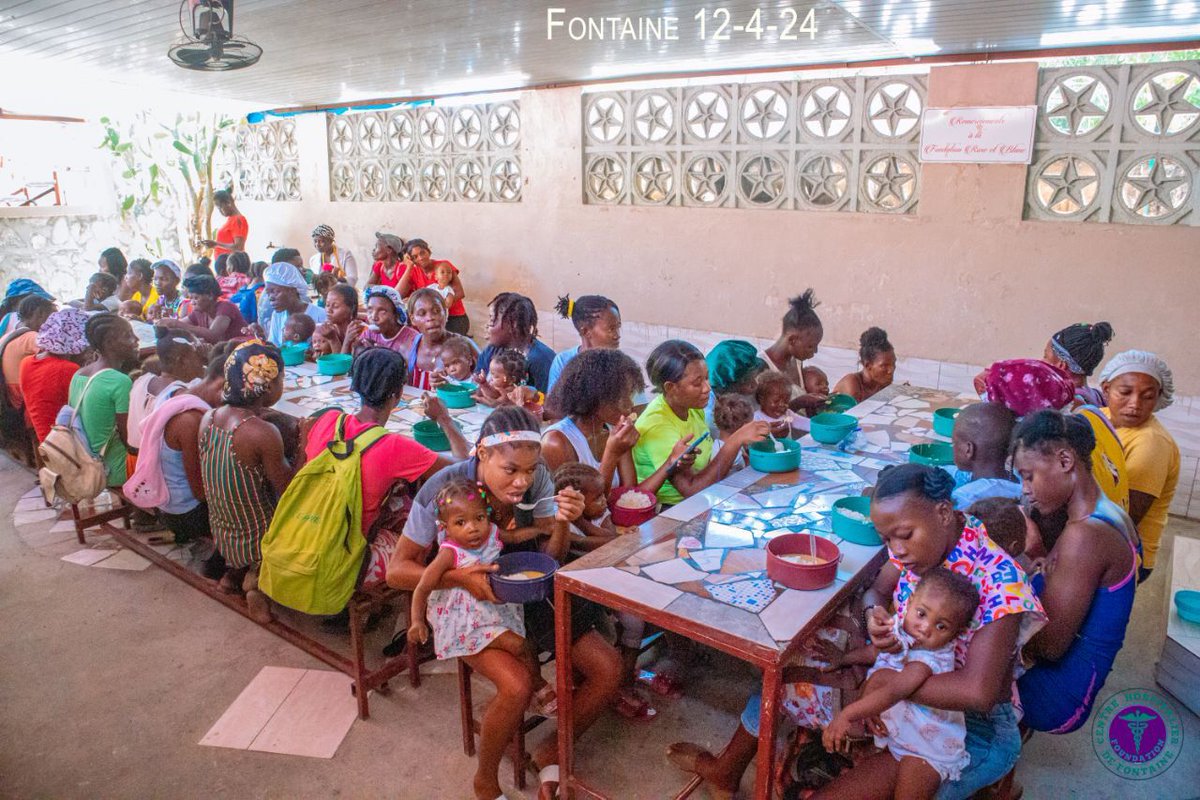 WFP is proud to partner with CH Fontaine Foundation, a Haitian community-based association from Cité Soleil, #Haiti🙏 With great dedication, @FoundationChf enables @WFP to distribute daily hot-meals to nearly 200 households, combining emergency response and nutrition activities.