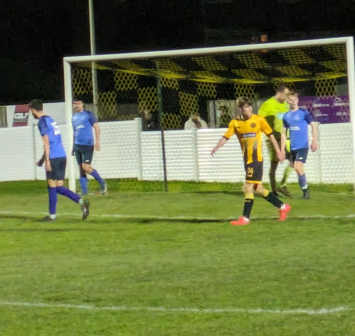 TorpointYouth16's tweet photo. 2 more senior debuts in the bag! 👉👜

Buzzing for Lucas and Haz for a brilliant 4-2 win for @torpointafc 3rds tonight!

Massive thanks to @LukeGibbons89
and Stevo for giving them this opportunity. 

💛🖤💪 https://t.co/Bp9yPmqkG4