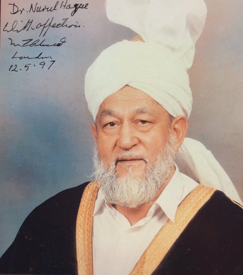My beloved father had an abounding devotion, dedication & love for #Khilafat which was the salient feature of his personality. This photo signed by HKM IV for him has a special place in his study.♥️ نہ وہ تم بدلے نہ ہم، طَور ہمارے ہیں وہی فاصلے بڑھ گئے، پر قُرب تو سارے ہیں وہی