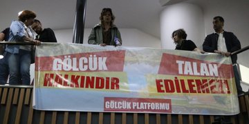 Tanju Özcan'ın eşi de belediyeye karşı protesto eylemine katıldı kisadalga.net/haber/detay/ta…