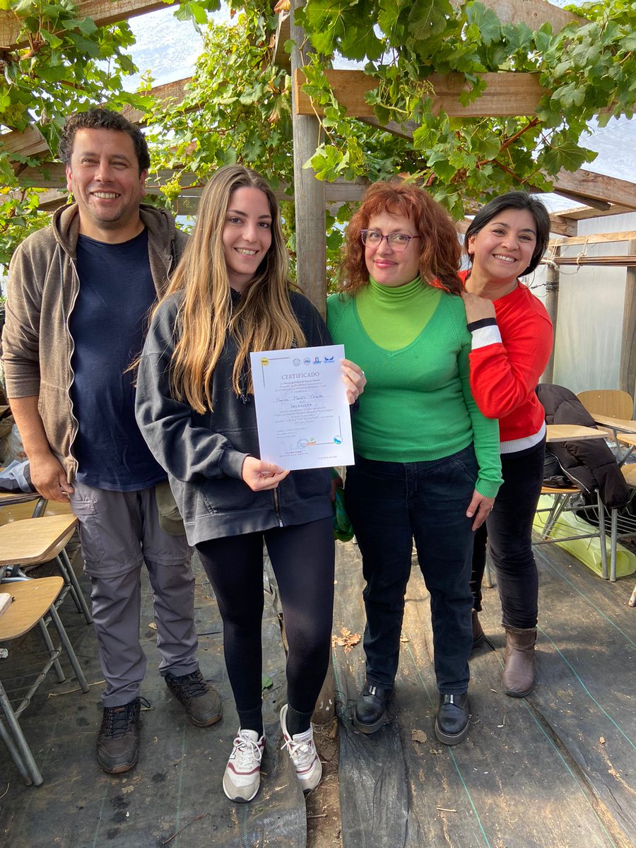 DidecoPM's tweet photo. Felicitamos a los estudiantes que participaron en el Taller de Técnicas Agroecológicas, que estuvo orientado a profesionales de salud comunitaria.

Dictado por el Programa de Desarrollo Agroecológico de nuestro municipio #PuertoMontt 

#EducaciónAmbiental https://t.co/iKqiuNECgF