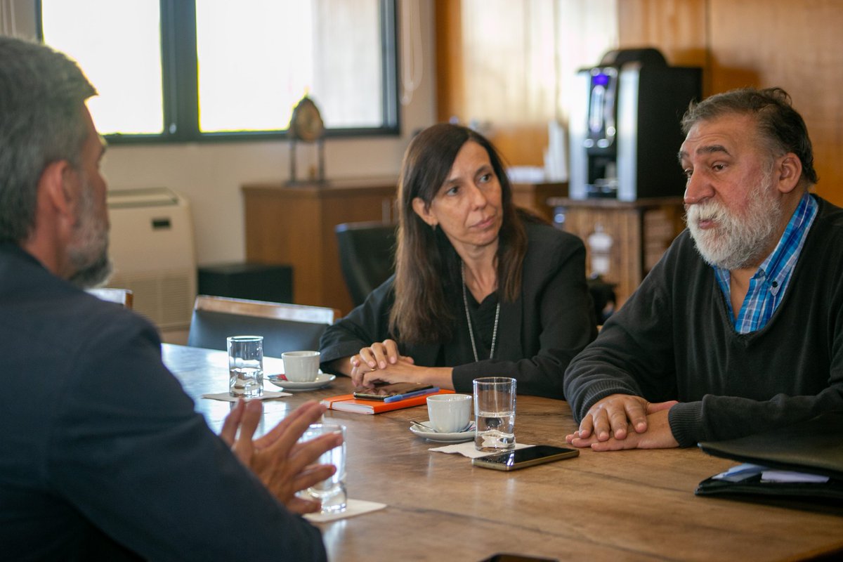 UlpianoSuarez's tweet photo. Nos reunimos con @claudiobargach, coordinador de la Red @SerFiscal, para repasar algunas iniciativas que impulsamos y también analizar nuevas herramientas que permitan seguir ampliando y transparentando la participación ciudadana. https://t.co/9V2xBceQTj