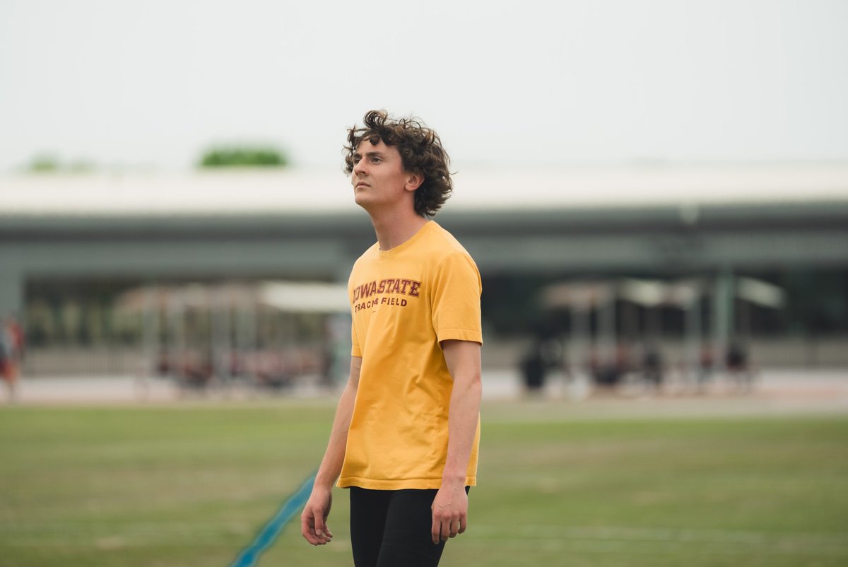 Gearing up. 

📍John McDonnell Field

#CycloneSZN