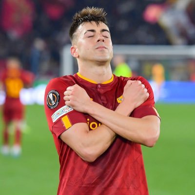 MicheleGalvani's tweet photo. Tutti superlativi. Ma lui. 
Lui è stato soprannaturale. Animale da campo che non teme confronti.
#elsha è il giocatore perfetto, la classe quando serve. Lottatore anche.
Tuttofare, destra o sinistra.
Ha finito la partita in coma. 
10 in pagella.
#RomaMilan https://t.co/zb1iAW3bt3