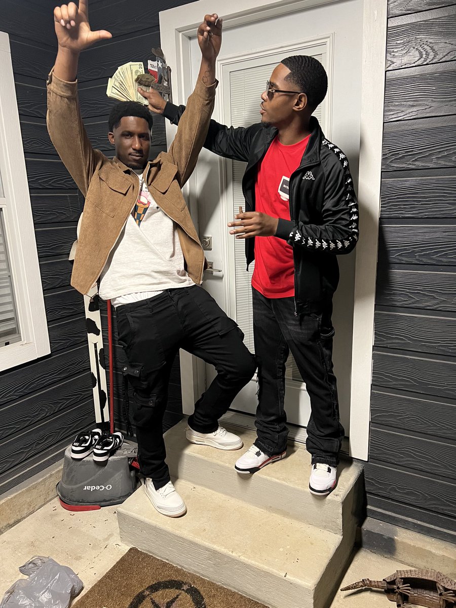 1Micforreal's tweet photo. I Think That It’s Funny These Niggas Be Hating But Then See Us Out And Be Friendly. 🦅 https://t.co/2tImjpuWhg