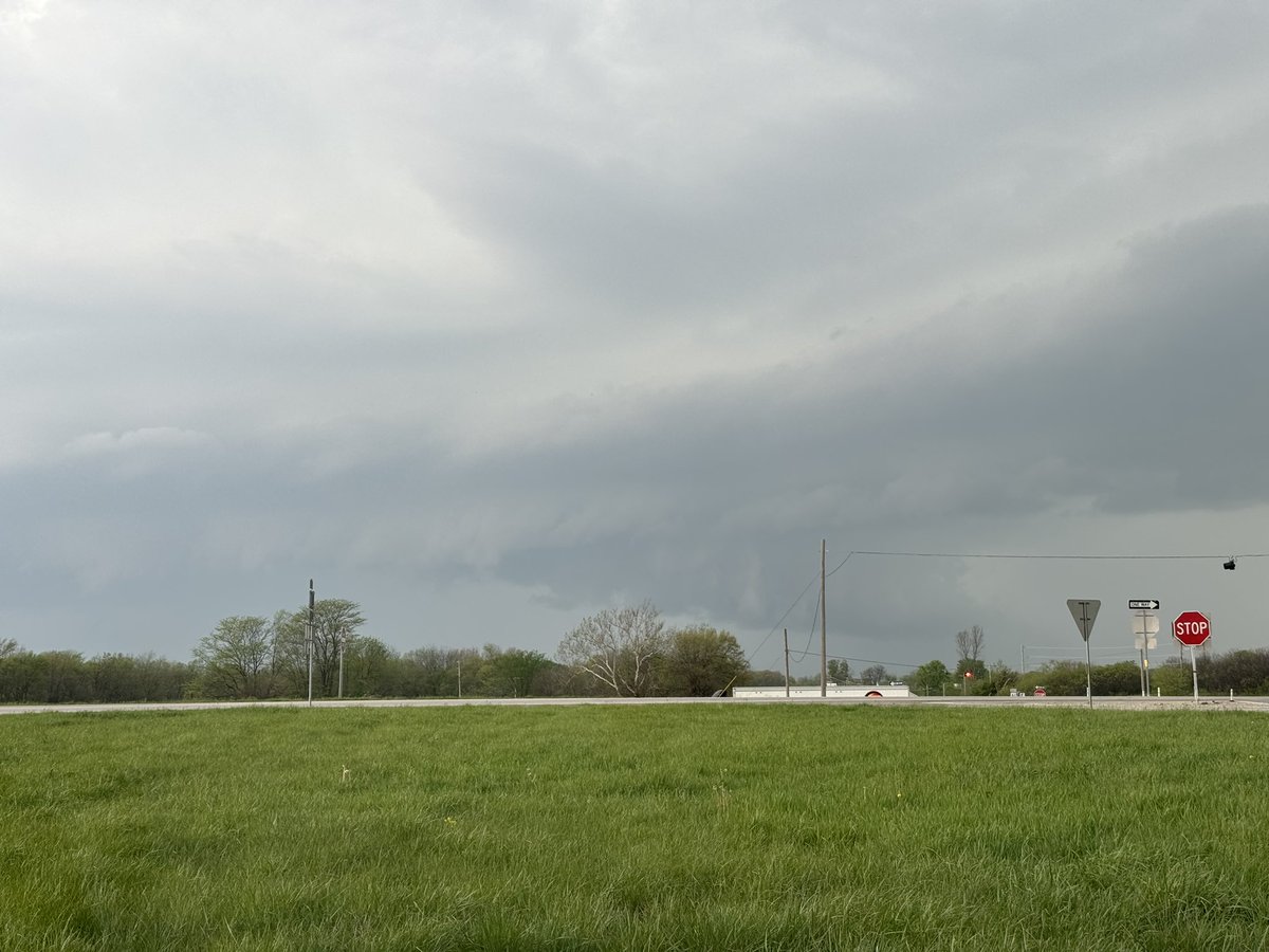 Appears to be a wall cloud developing on this supercell approaching Silex, MO. 4:08pm #mowx @NWSStLouis