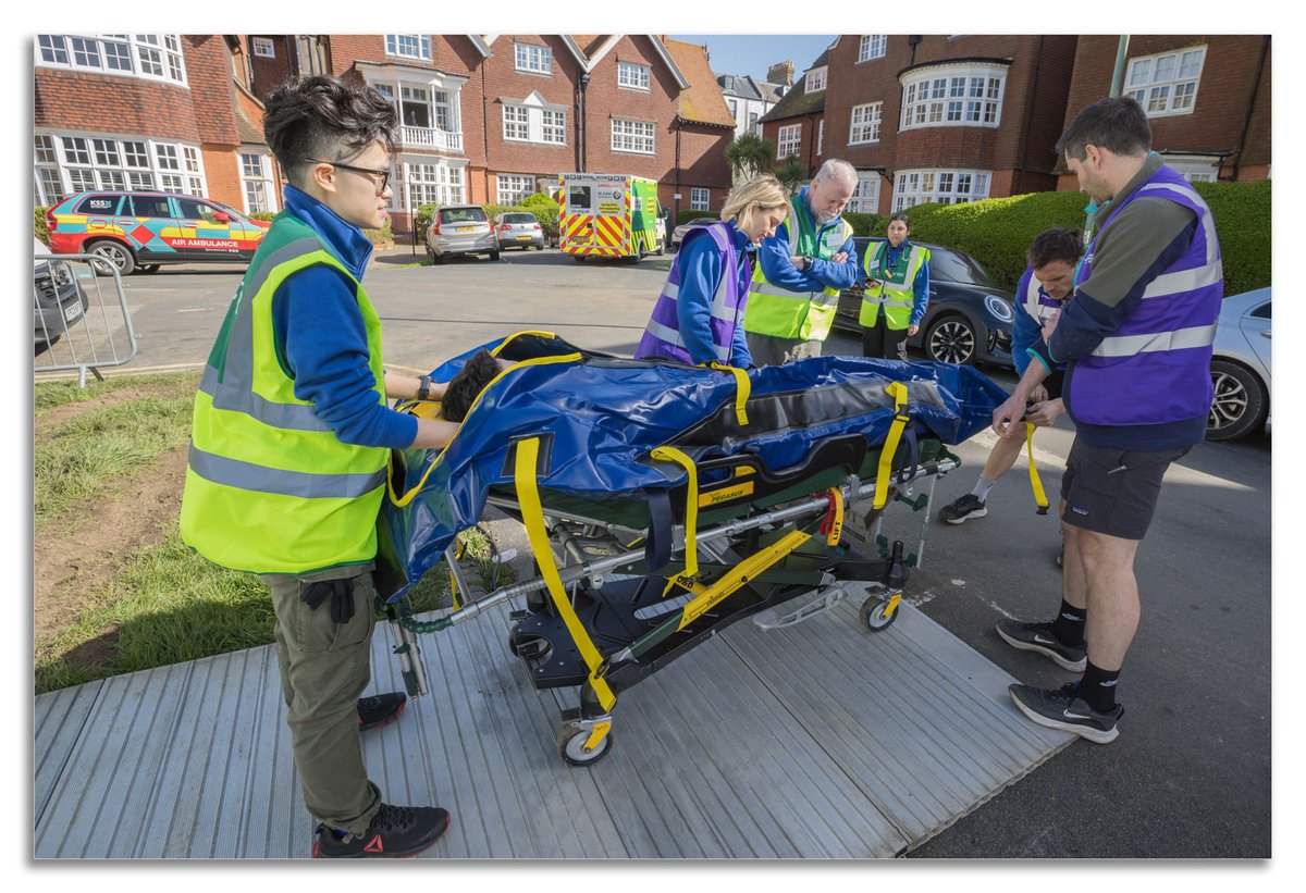 djstottyimages's tweet photo. The BM Medical Team (Research) led by Dr Todd Leckie provided the most acute aspect of care to runners experiencing Heat Exhaustion & deploying the Ice-Cold Water Immersion Kit (I-CWIK) developed by the Royal Marines. Photographs from the pre-Marathon simulation at Grand Ave Tent https://t.co/viYX7qMFXB