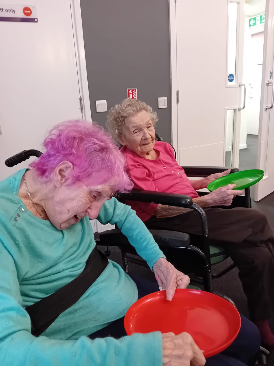 #target #floorgames #funtimes Today residents enjoyed a game off floor target, their were way better than the staff, fun and laughter had by all ❤️ @AnchorLaterLife @NAPAlivinglife @DementiaUK @RachelDoddSmit2