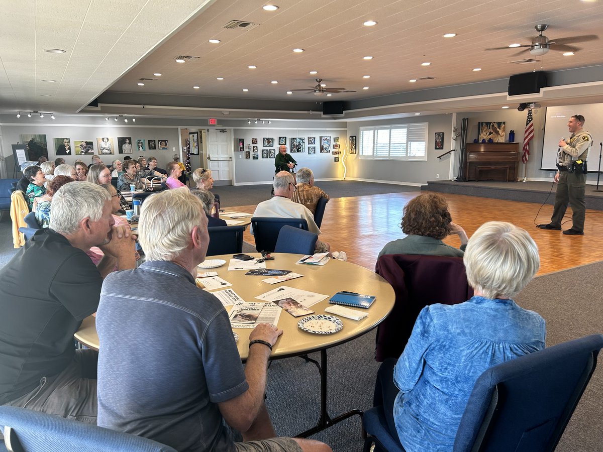 #TheMoreYouKnow @SDSOSanMarcos Deputy Benninger did a scam presentation at a senior community in @sanmarcoscity to provide information about current fraud schemes and their signs. Recognizing these common signs of a scam could help you avoid being a victim. @SDSheriff #ScamAlert