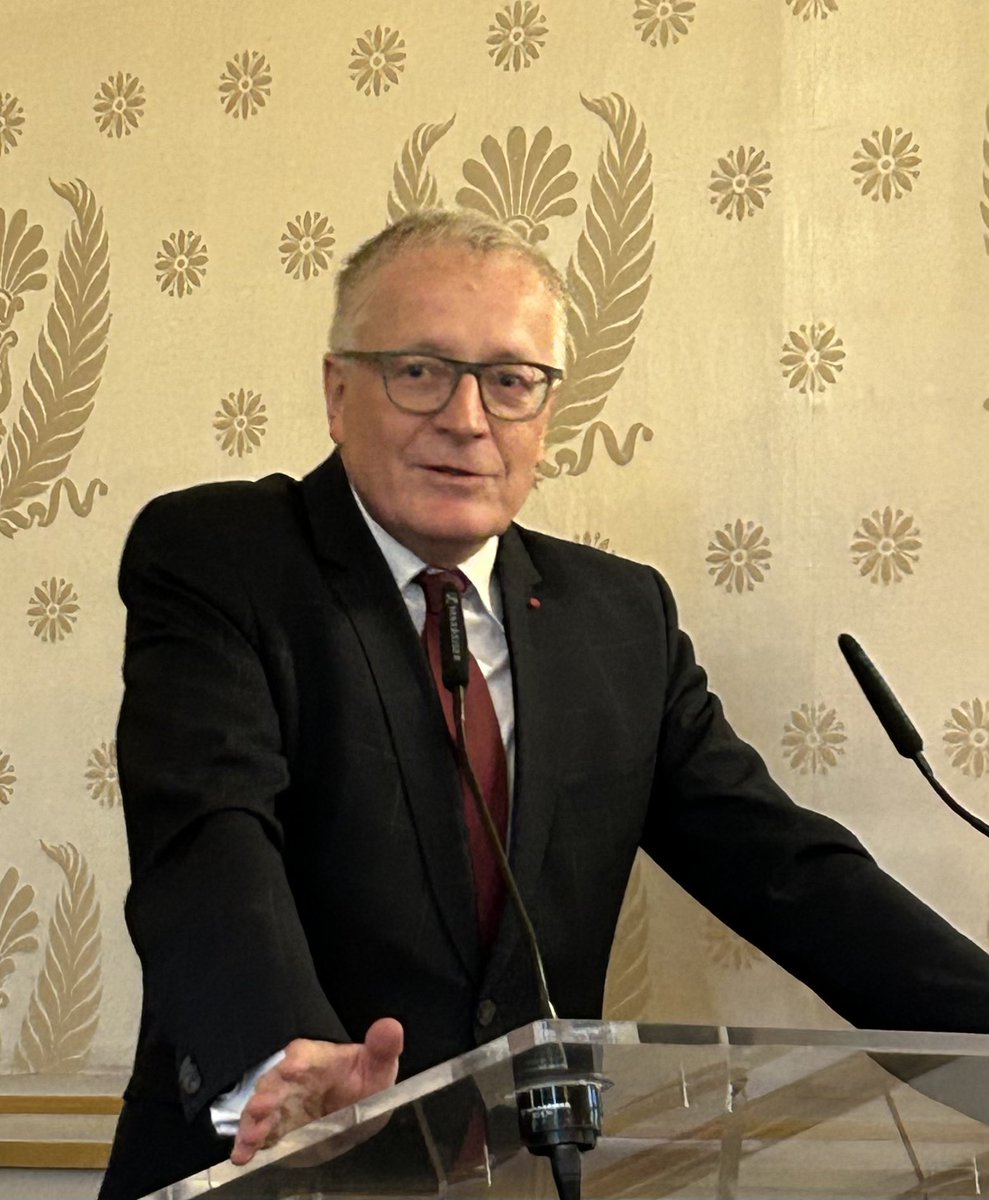 AmbDEenFR's tweet photo. La désinformation est une atteinte à nos démocraties. Le mensonge et la manipulation sapent la confiance dans nos institutions. Face à ces tentatives de déstabilisation, le #TriangledeWeimar 🇩🇪🇫🇷🇵🇱 unit ses forces, avec l‘🇪🇺. À la haine et à l’infox, nous répondons par des faits. https://t.co/65qTgSJnHv
