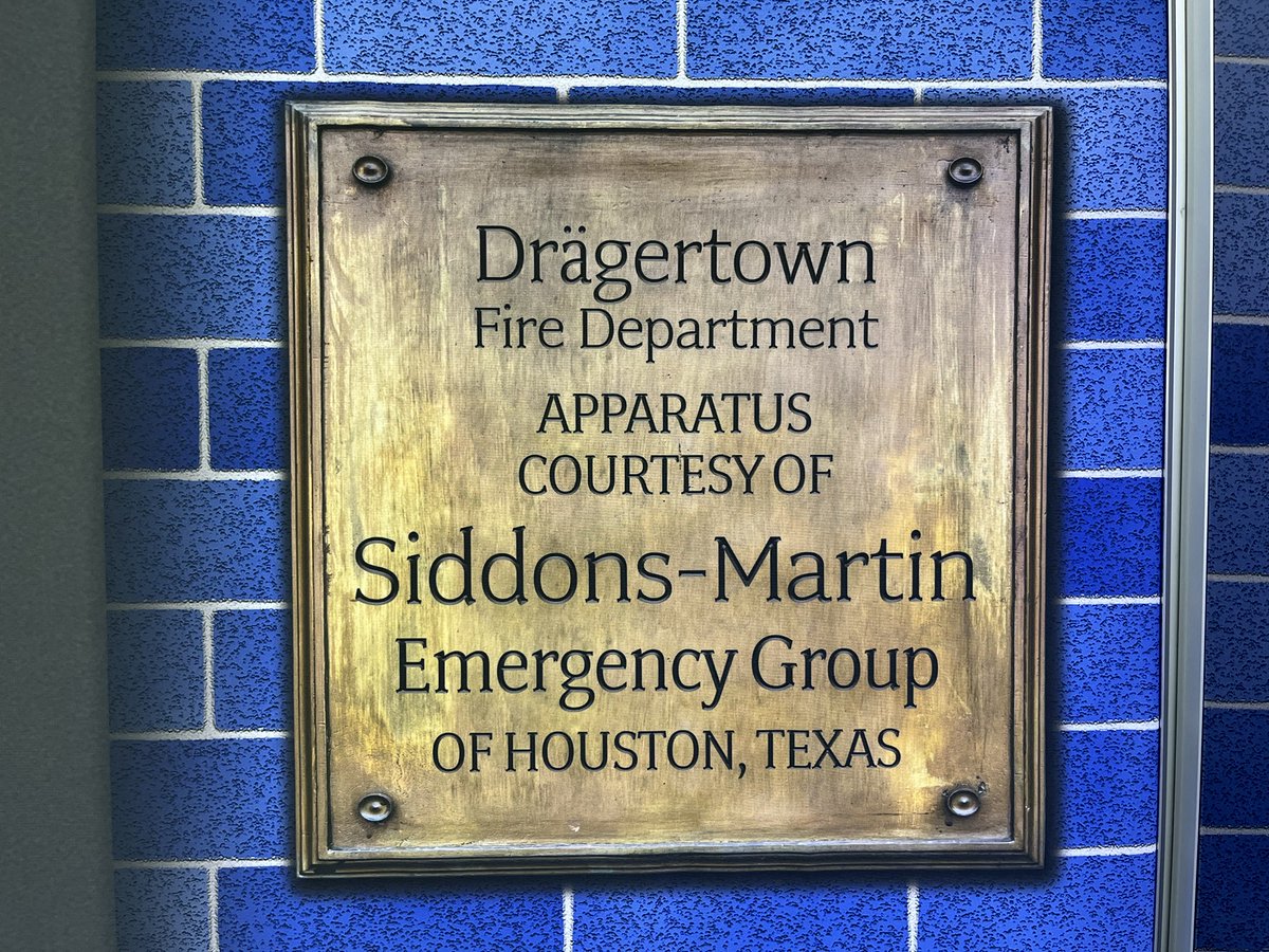 SiddonsMartin's tweet photo. We're hanging out in the #Draegertown Fire Department at #FDIC2024 and look whose Pierce Apparatus is on the job -
Bexar County ESD #11's new Pierce Enforcer Pumper! Come check it out and see the new Dräger #AirBox SCBA! #SiddonsMartinTeam https://t.co/5VZmLFlEZY