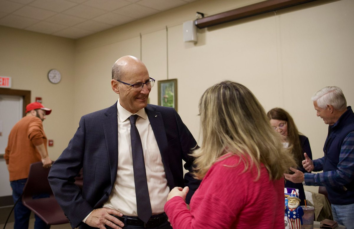 I had a great time with my hometown Republican committee last evening. Listening to friends and neighbors articulate the issues is what New Hampshire is all about. Thank you for having me, @HKRepublicansNH #nhpolitics #nh01