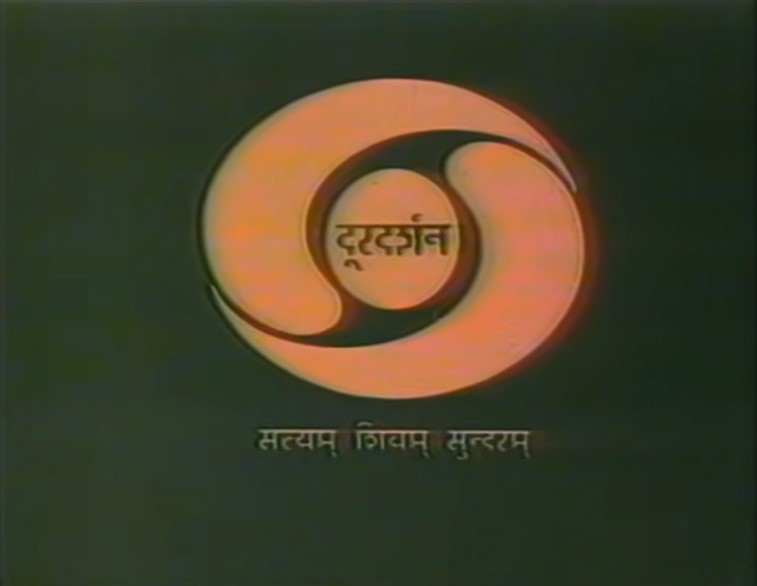 1982-1993 @DDNational logo