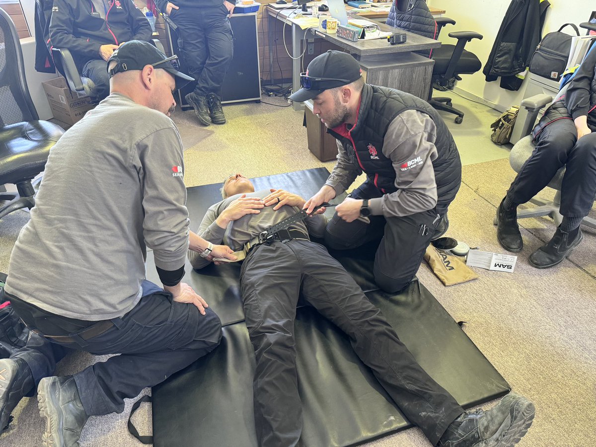 teamBCML's tweet image. One of the WORST medical situations is an uncontrolled bleed! Our #teamBCML crew practiced using the SAM Junctional Tourniquet today which is especially equipped for pelvic fractures, offering immobilization and bleeding control! @sammedical_  #firstaid #medicalresponse #training