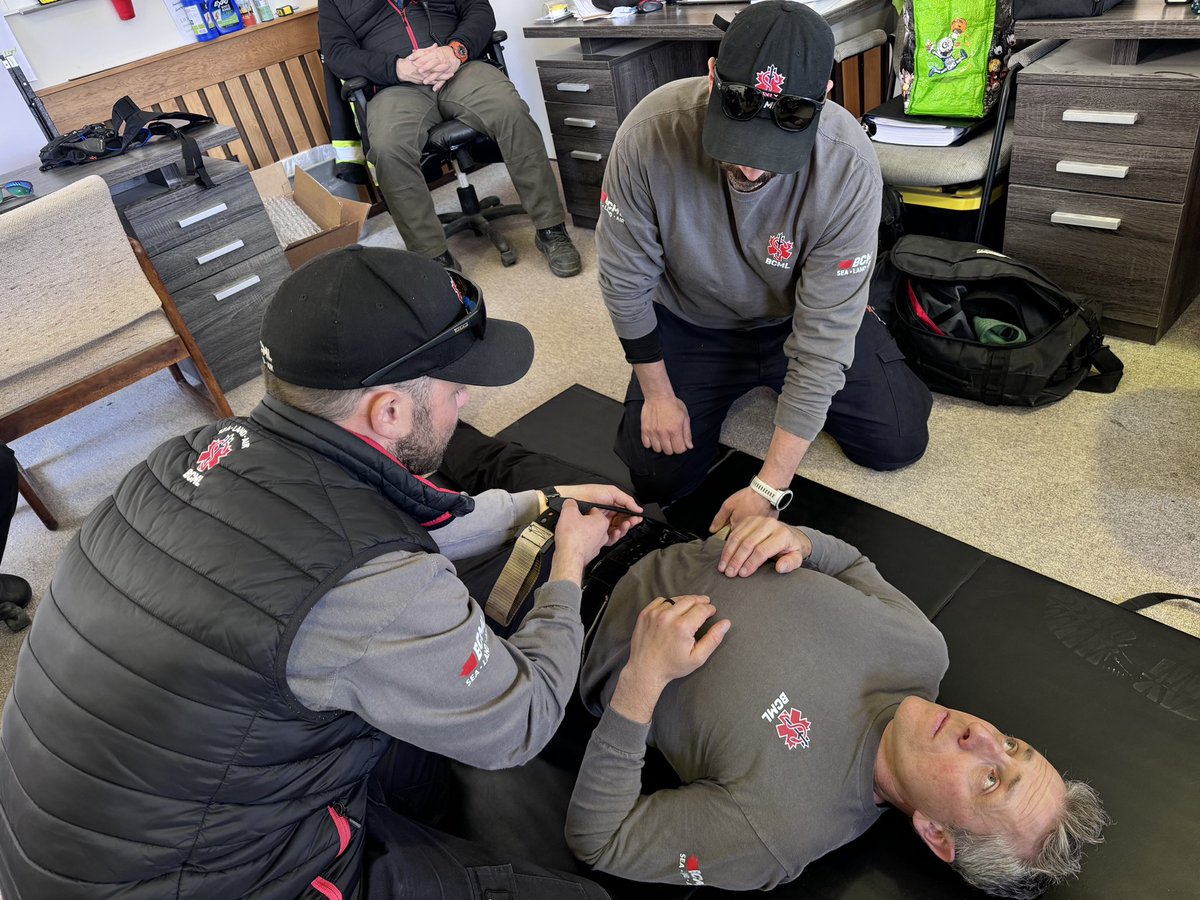teamBCML's tweet image. One of the WORST medical situations is an uncontrolled bleed! Our #teamBCML crew practiced using the SAM Junctional Tourniquet today which is especially equipped for pelvic fractures, offering immobilization and bleeding control! @sammedical_  #firstaid #medicalresponse #training