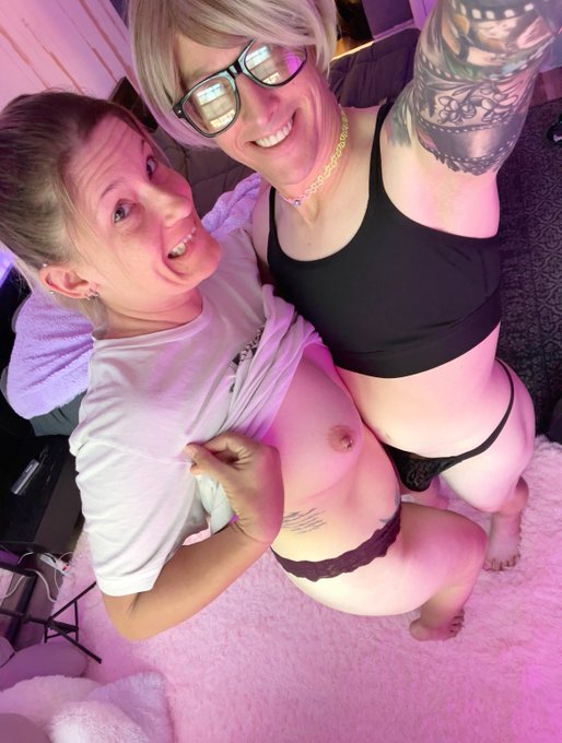 Heyyy guys! I&rsquo;m looking to setup a surprise for this amazing girl! She really needs all of her holes<a href="/tag/hotwife"class="tags"><span>#hotwife</span></a>