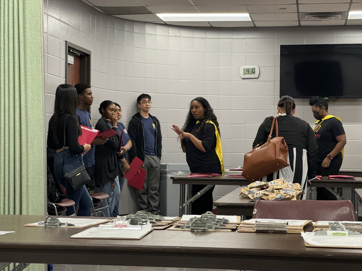 Preparing for the @AldineISD GT Expo. The calm before the storm. Soon there will be over 600 GT students sharing their research projects. #MyAldine #MiAldine