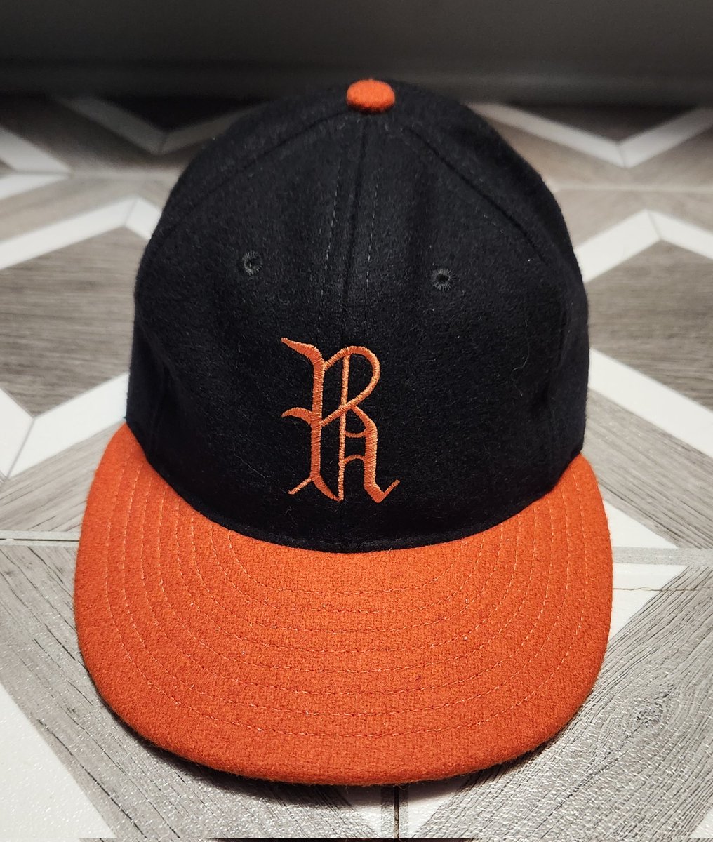 Today's #ThrowbackThursdayCapoftheDay is the 1955 Richmond Virginians of the International League. It was their last season as an independent, as they affiliated with the Yankees starting in 1956. Following the 1964 season, they moved to Toledo, becoming the modern @MudHens.