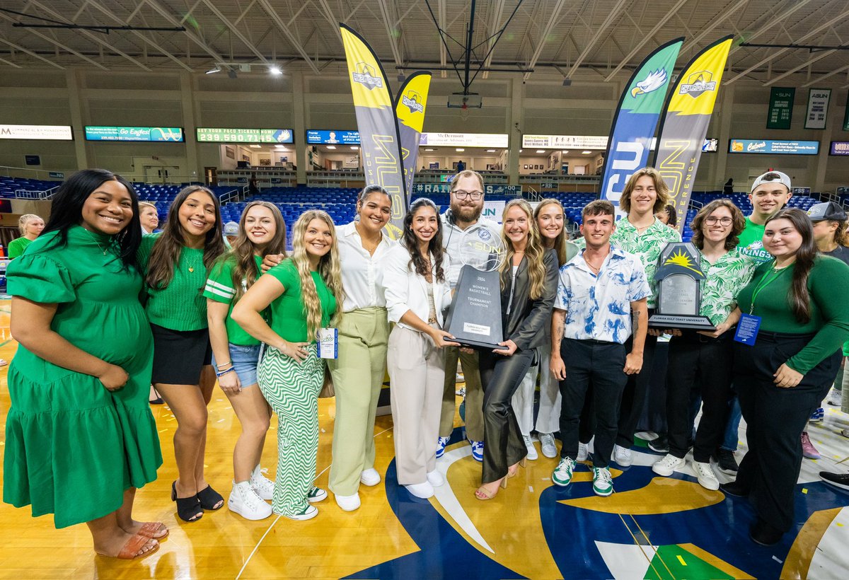 🟢🔵 Grad Assistant Opportunity here at FGCU! Exciting things are coming & we are looking to add to our Marketing & Promotions team for the upcoming 2024-25 school year. Apply/Description: jobs.chronicle.com/job/37640933/a… Deadline: Friday, May 3rd Come join us in the Nest! 🤙🦅