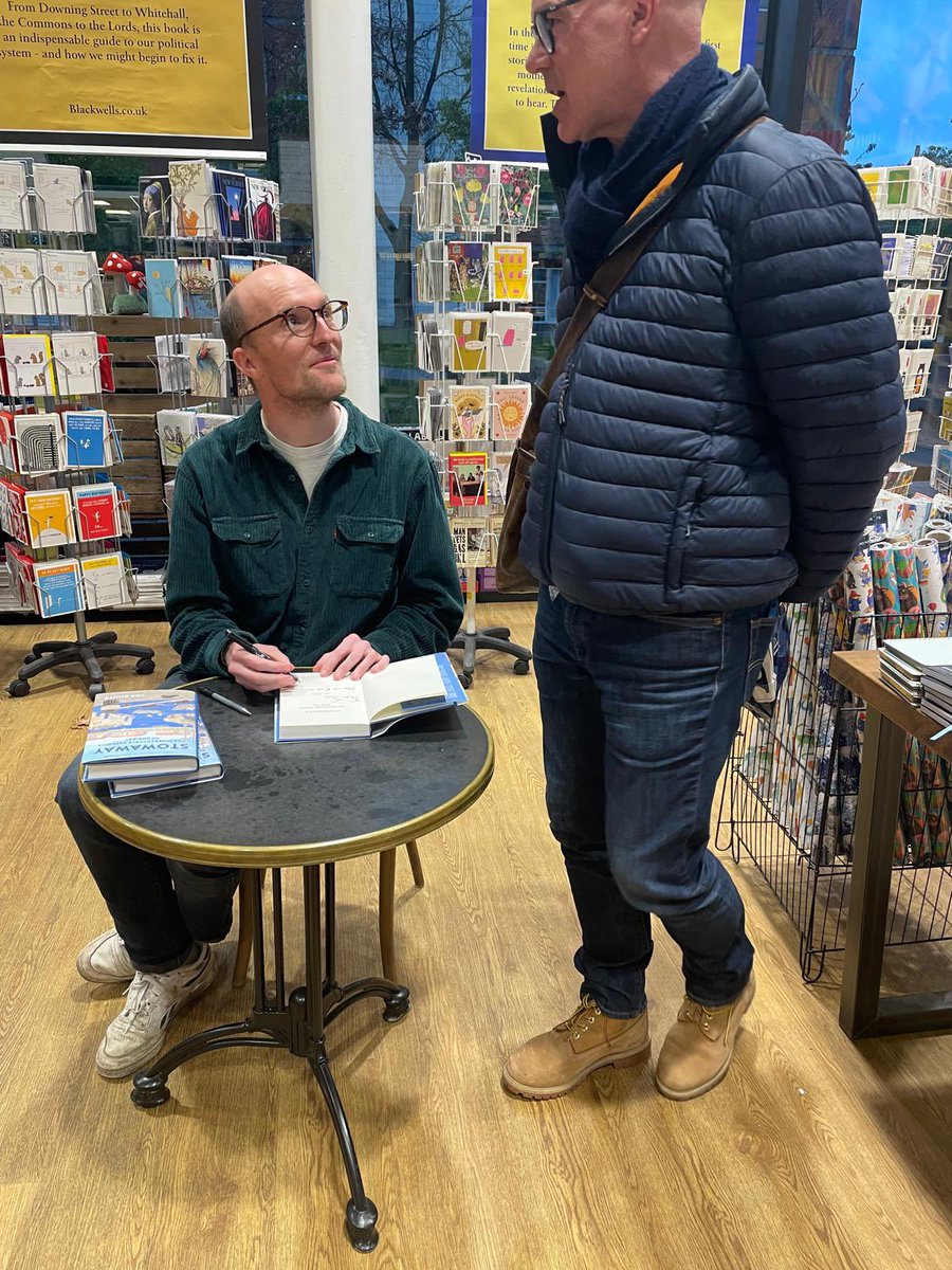 Superb evening @BlackwellsMcr for the launch of @JoeShute’s brilliant new book “Stowaway” published @BloomsburyBooks. Joe was in conversation with @DrDavidCooper — much discussion of rat fear and fascination! “No animal has sacrificed more in the pursuit of human health while…