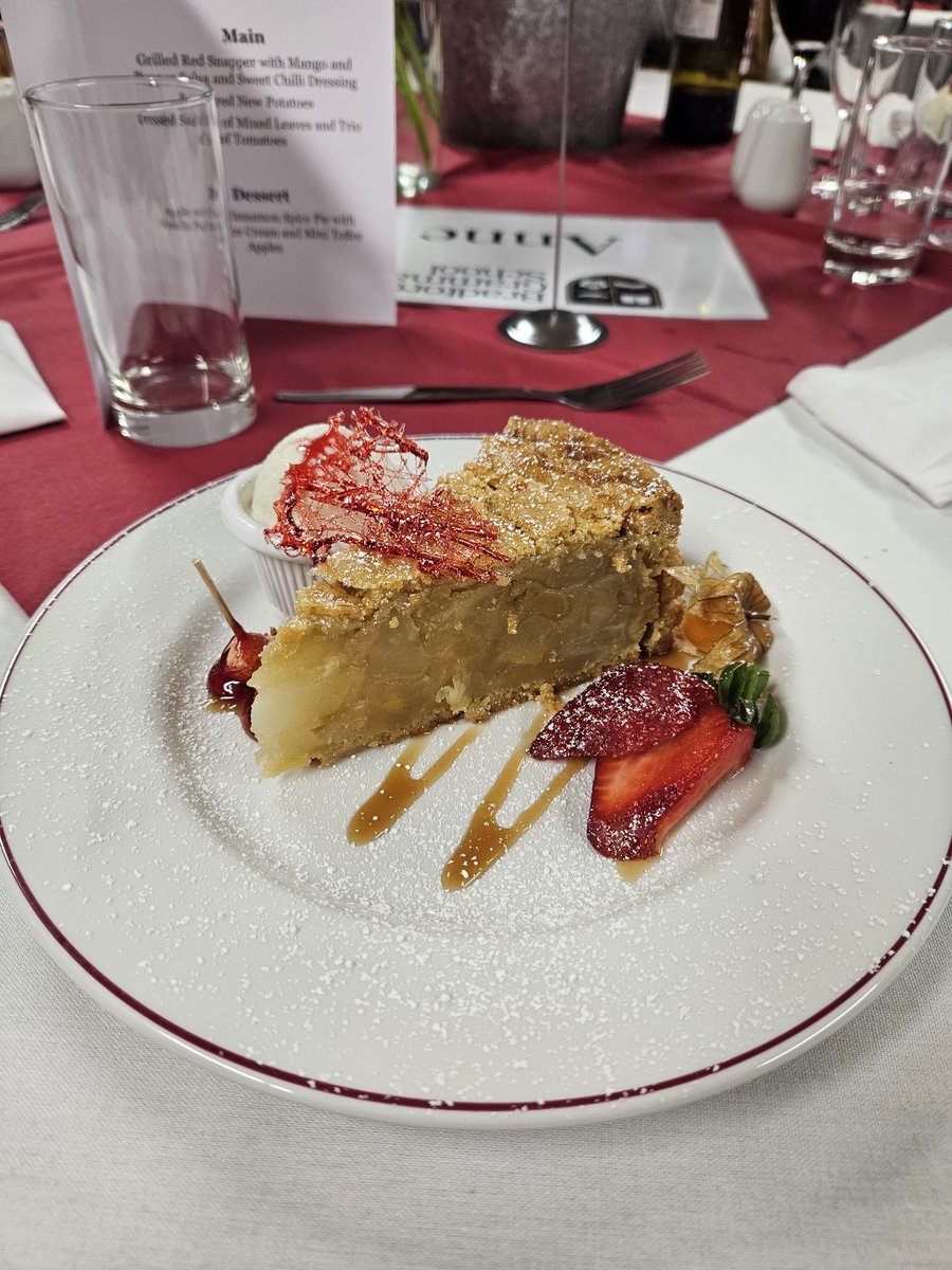 Brilliant dinner at @BradfordGrammar this evening. Fantastic bunch of people. An inspirational talk about @BradfordLitFest. Amazing food too. What's not to love about Bradford. #bradfordbreakthrough