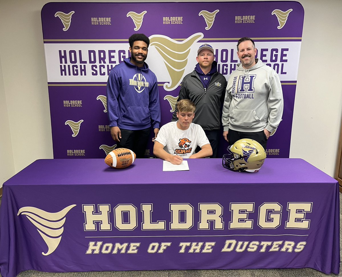 Congratulations to Zac Sundquist for signing on to play football for Doane College next year! Good luck Zac!