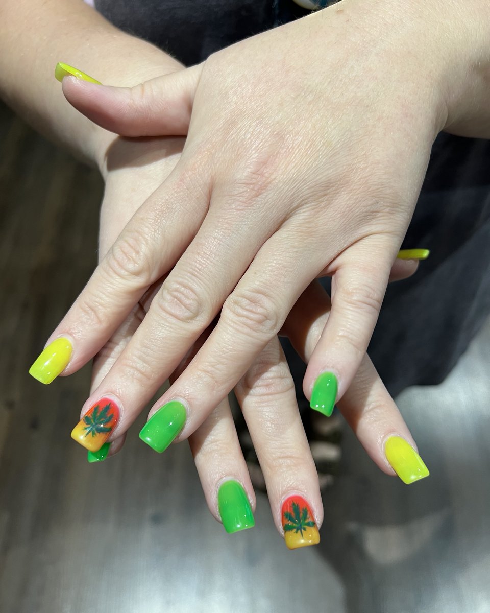 Magazine’s done, nails done, everything did 💅 #420fiesta #420nails #ohyoufancyhuh #thesourcear #armmj #fourtwenty #madeinarkansas