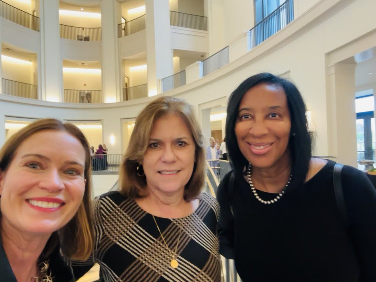 Enjoyed catching up with friends & colleagues at the 24th Annual Justice Robert Benham community service awards event last night. Congrats to the (not pictured) honorees: Vicky Ogawa Kimbrell, @samolens, Judge Kathy Palmer, Judge Cheveda McCamy, & Jeff Smith! @CJCPGA