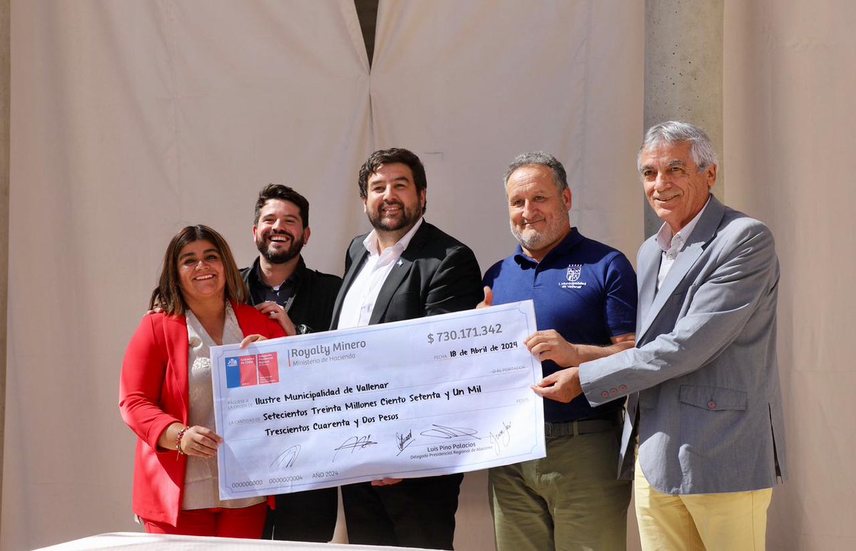 DPPHuasco's tweet photo. Royalty minero recibieron las 4 comunas de la Provincia de Huasco de la parte del Delegado @DPRAtacama Luis Pino Palacios y la Delegada @DPPHuasco Karina Zárate junto al Seremi de Minería Carlos Peña y el 
 Jefe regional de la @Subdere_Atacama @juanjosemoreno_ https://t.co/oQ5eBDPCqN