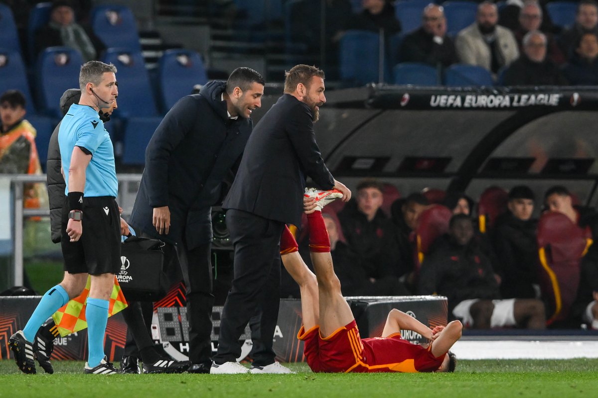 OfficialASRoma's tweet image. FORZA GRANDE ROMA! 🟨🟥