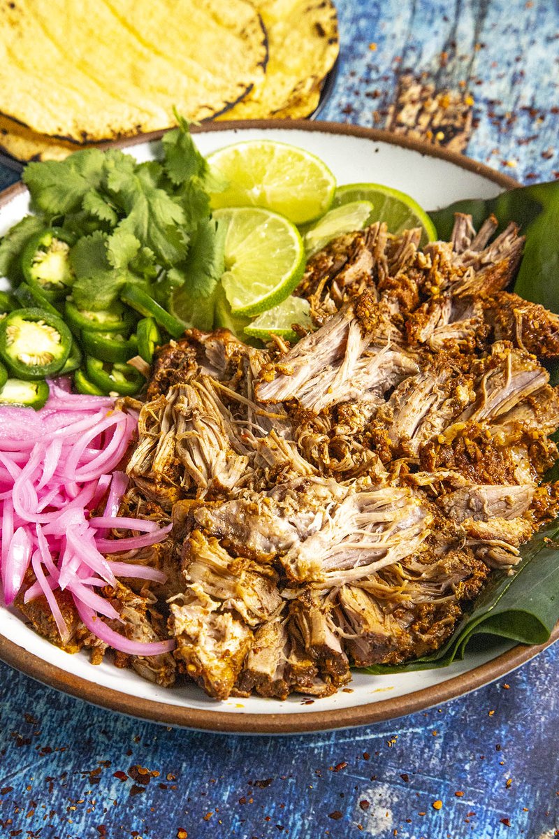 Cochinita pibil is a slow-roasted pork dish from the Yucatán known for its tender meat and distinct citrusy and achiote flavors. It is the best pulled pork for tacos, burritos, tortas and more. It is classic Mexican cooking at its finest. 🍖

RECIPE ⬇️
chilipeppermadness.com/recipes/cochin…