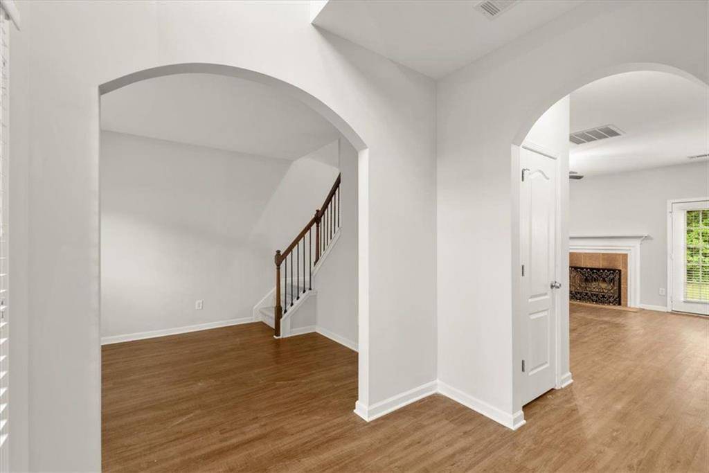 DavisTeamRE's tweet image. 2848 Suttonwood Way, Buford, GA 30519 just hit the market! #BufordHomesForSale #30519 #BufordGA #DavisTeamRocks 
Take a look at this awesome space: eastgahomes.com/d8qyi5eg