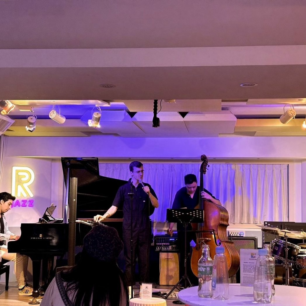 ErikLeuthaeuser's tweet photo. What a joy it was playing in Taipei! Thx for having us @sappholivetaipei and @rhythmscape_tw 🎶♥️ See you soon and now on to Tokyo! @julianmoreen

#jazz #vocaljazz #jazzsinger #jazzvocalist #jazzmusician #singer #vocalist #music #live #taipei #taiwan #rhythmscape #sapphojazzclub https://t.co/d2uSu7NiUb