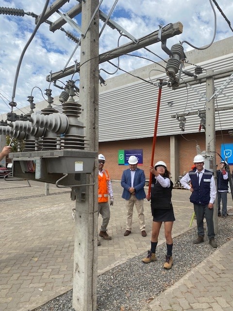 RengoNotas's tweet photo. ALUMNOS DE LICEO POLITÉCNICO DE TALAGANTE VISITAN CENTRO DE ENTRENAMIENTO DE CGE EN RANCAGUA. https://t.co/H0JdJkRR6Q https://t.co/mjgp0ahumI
