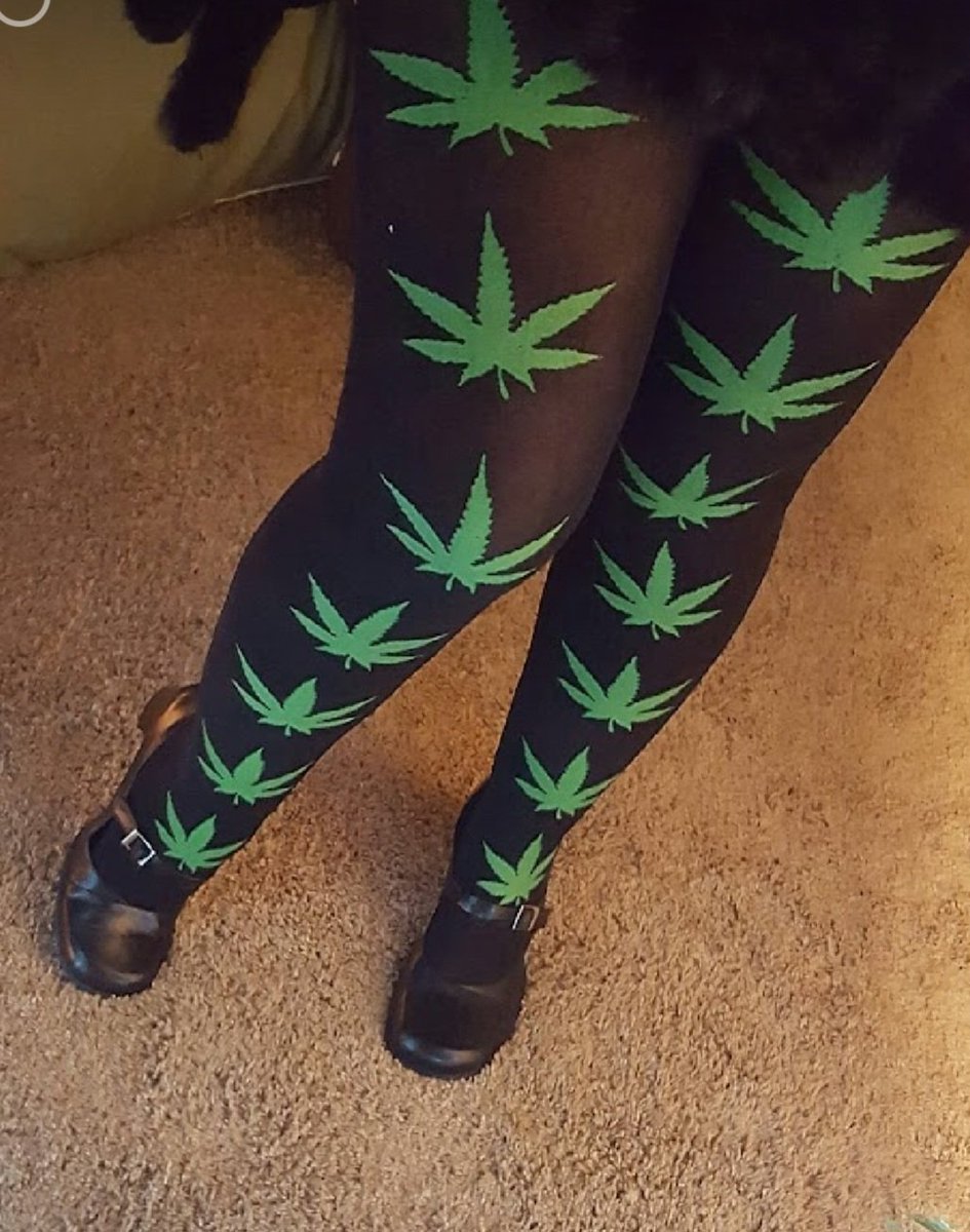 Thigh Thursday 🌱 💚 Do you like them? #WeedLovers #tights #thighthursday #cannabisculture