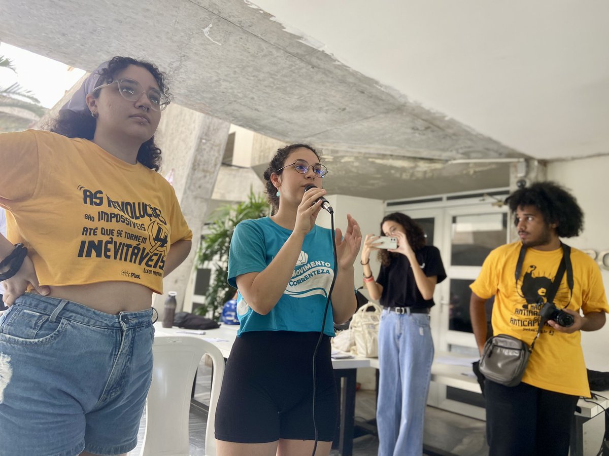 ASSEMBLEIA GERAL COM MAIS DE 150 ESTUDANTES 🔥

articulamos o indicativo de greve estudantil e discutimos os rumos da nossa universidade. a oposição construiu a mobilização junto com o resto dos estudantes e bolsistas

lindo demais! é greve geral da educação!