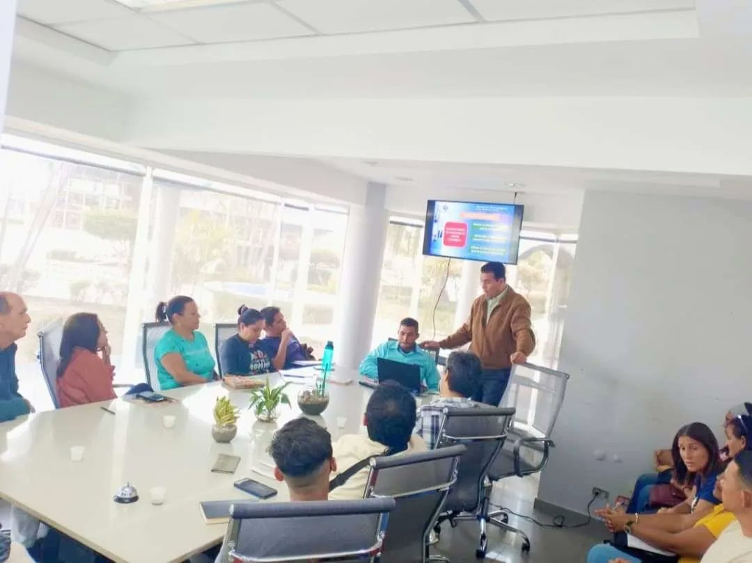 zhwandersmago's tweet photo. Gracias a Dios hoy se culminó la capacitación de "PLANIFICACIÓN ESTRATÉGICA PARA EL ÉXITO" desarrollado por Fedeindustria. Como Facilitador, me llevo una grata experiencia del profesionalismo de los asistentes, así como la excelente hospitalidad del personal de Fedeindustria. https://t.co/PgqCqnzCTz