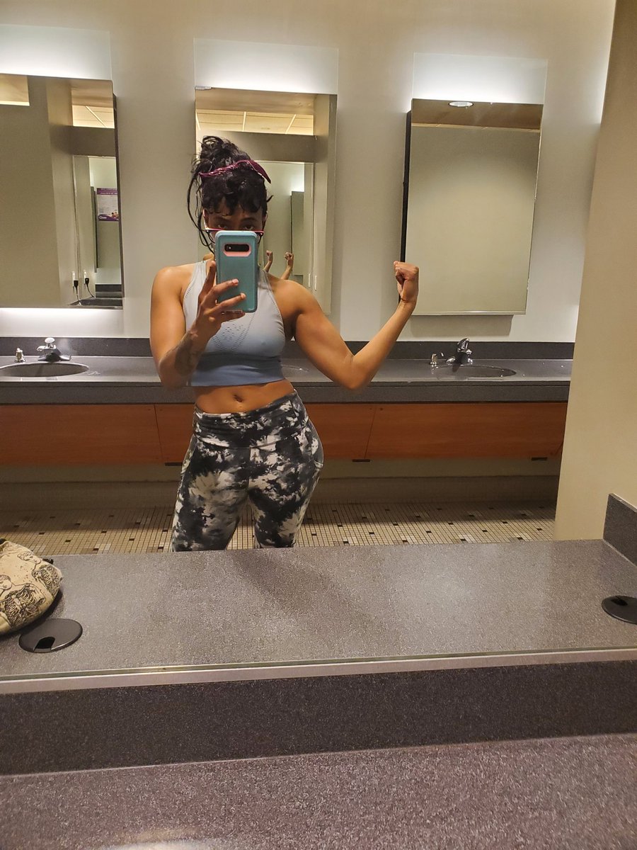 #bathroomselfie #hyenahera #fitness #prowrestling #womenswrestling #thecut