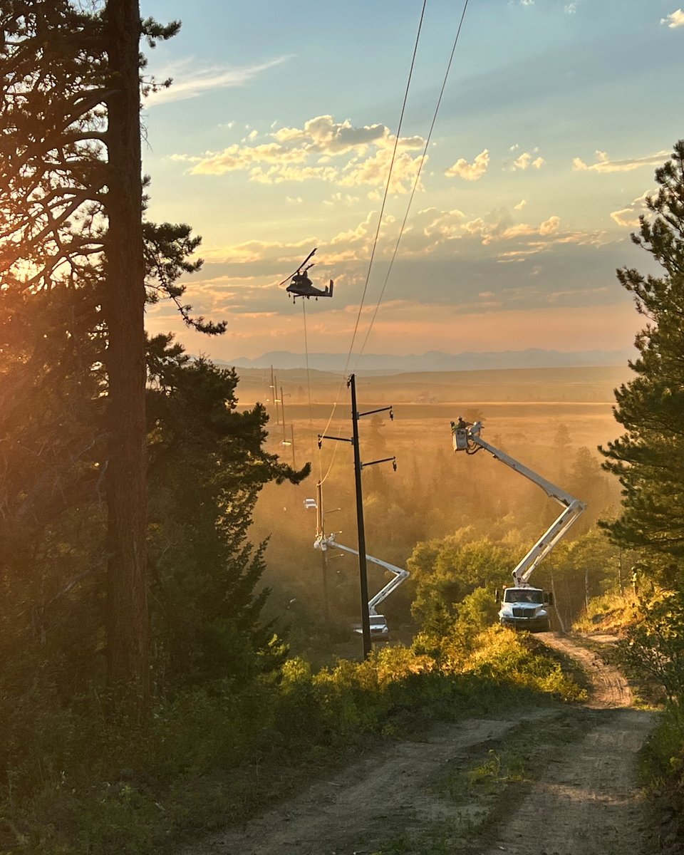 EverusCG's tweet photo. Today is #LineworkerAppreciationDay! Join us in recognizing lineworkers for their bravery each day. They play a vital role in Building America's Future.
👏👏
#ThankALineWorker if you see one today! https://t.co/CsRgd9LnTR