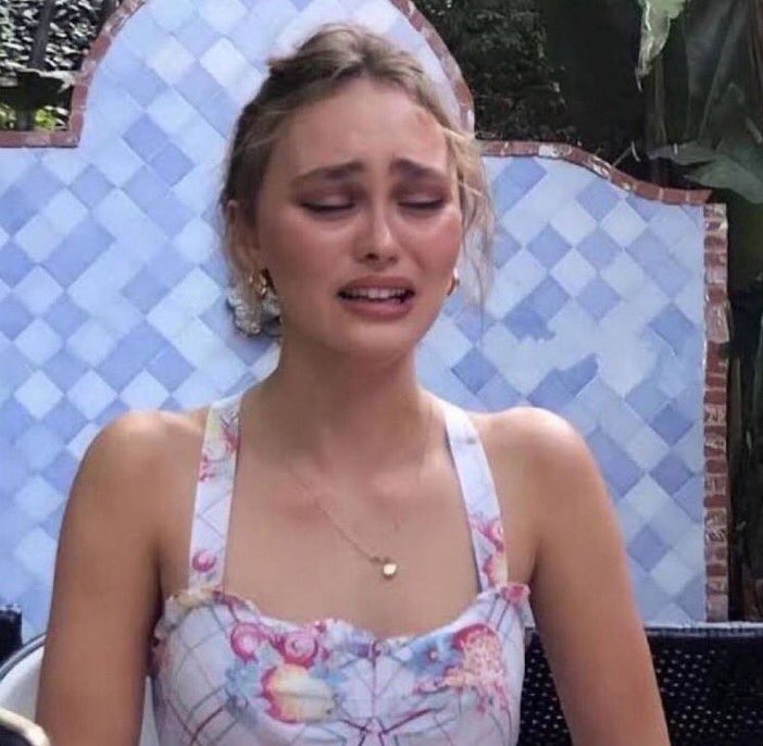 “Enserio vas a llorar porque no sabes que ponerte” 
yo