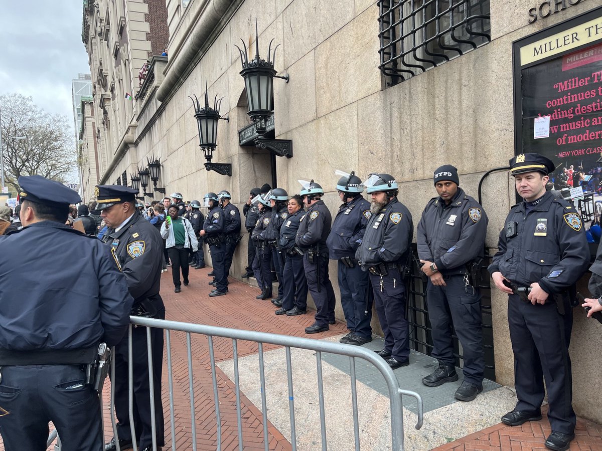 smccurry3's tweet photo. My campus, my neighborhood- Columbia under police control today - sacrificing everything a university stands for to satisfy a bunch of right wing politicians. https://t.co/T0nKUMk7TG