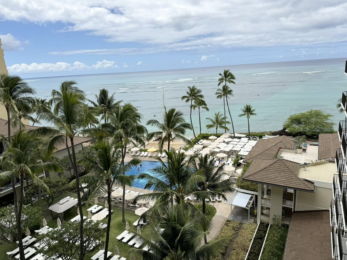 behappyfor__'s tweet photo. 安定期でハネムーンでハワイ行ってきました！
出発当日の朝一にも検診行って、医師のOK貰ったので♡よく食べて、よく歩いて、とってもリフレッシュできた〜！！
ハレクラニ♡
オプショナルツアーとかは、体調不良になったら、一緒に参加されてる方にも迷惑かかるので申し込まず。ひたすらのんびり旅。 https://t.co/bJv9MEDiD9