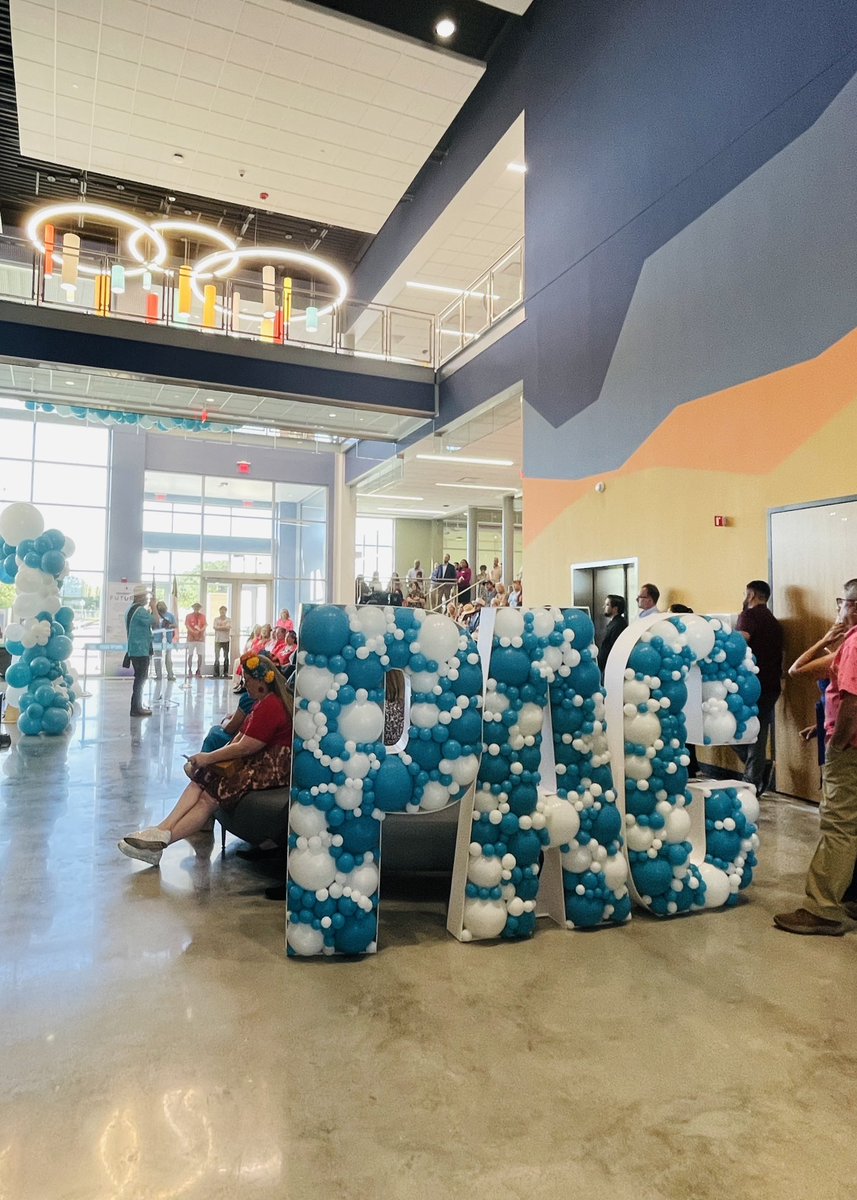 quemeanswhat's tweet photo. #TBT to some of my favorite moments at PACfest 🪅

2018: Obsessed w/my 360 camera, I took my son to #PACfest to celebrate @fiestasa at a family-friendly event!

2023: I went to at the opening of the new Rio Grande Building w/ my comadre Irene. @PACPR’s growth is exciting! 1/2 https://t.co/6UWKmyC0FS