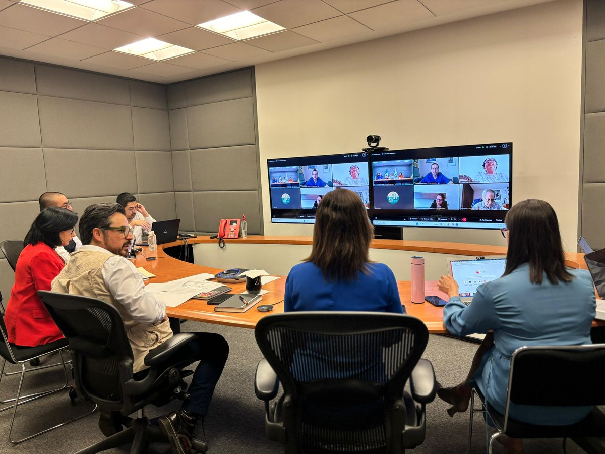 Nos reunimos en videoconferencia con el Dr. Jorge Alcocer, secretario de @SSalud_mx y con el equipo de Investigación Médica del IMSS para revisar temas que estamos trabajando en favor de la población.