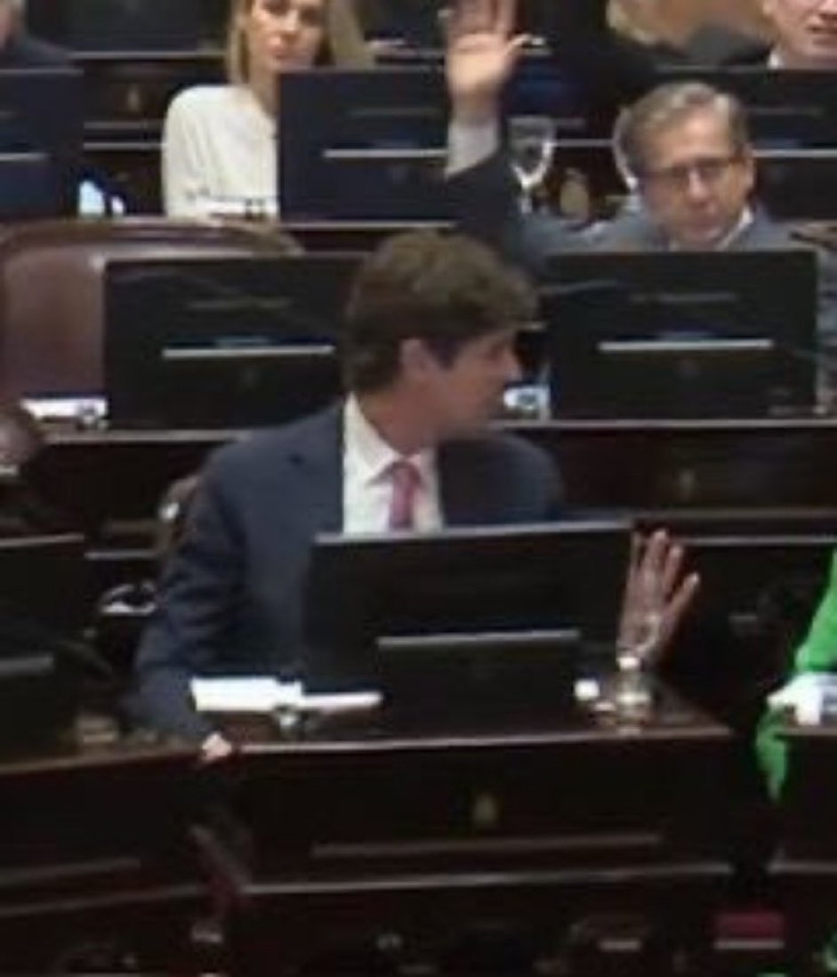 ValenSanRo's tweet photo. Encima cagon. 
DAS VERGÜENZA, @GugaLusto!!!
ASCO ABSOLUTO. 

Te queda poco. En el 2025 te sacamos de una patada en el cul0. https://t.co/Qomzebb2Kf