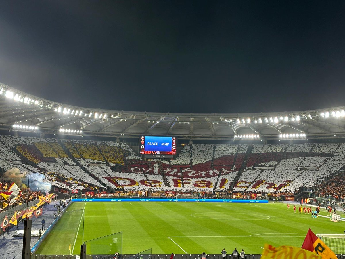 romanellale's tweet photo. Ma de che  cazzo volemo parlà
Immensa Curva Sud
Antonio ❤️
#RomaMilan https://t.co/TSgQMtfkJu