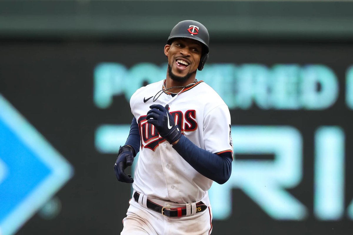 Twins Star Byron Buxton Made This Young Fan's Day After Some Scumbag Stole An Autographed Buxton Ball Meant For The Young Fan @editti22 bars.tl/3510865