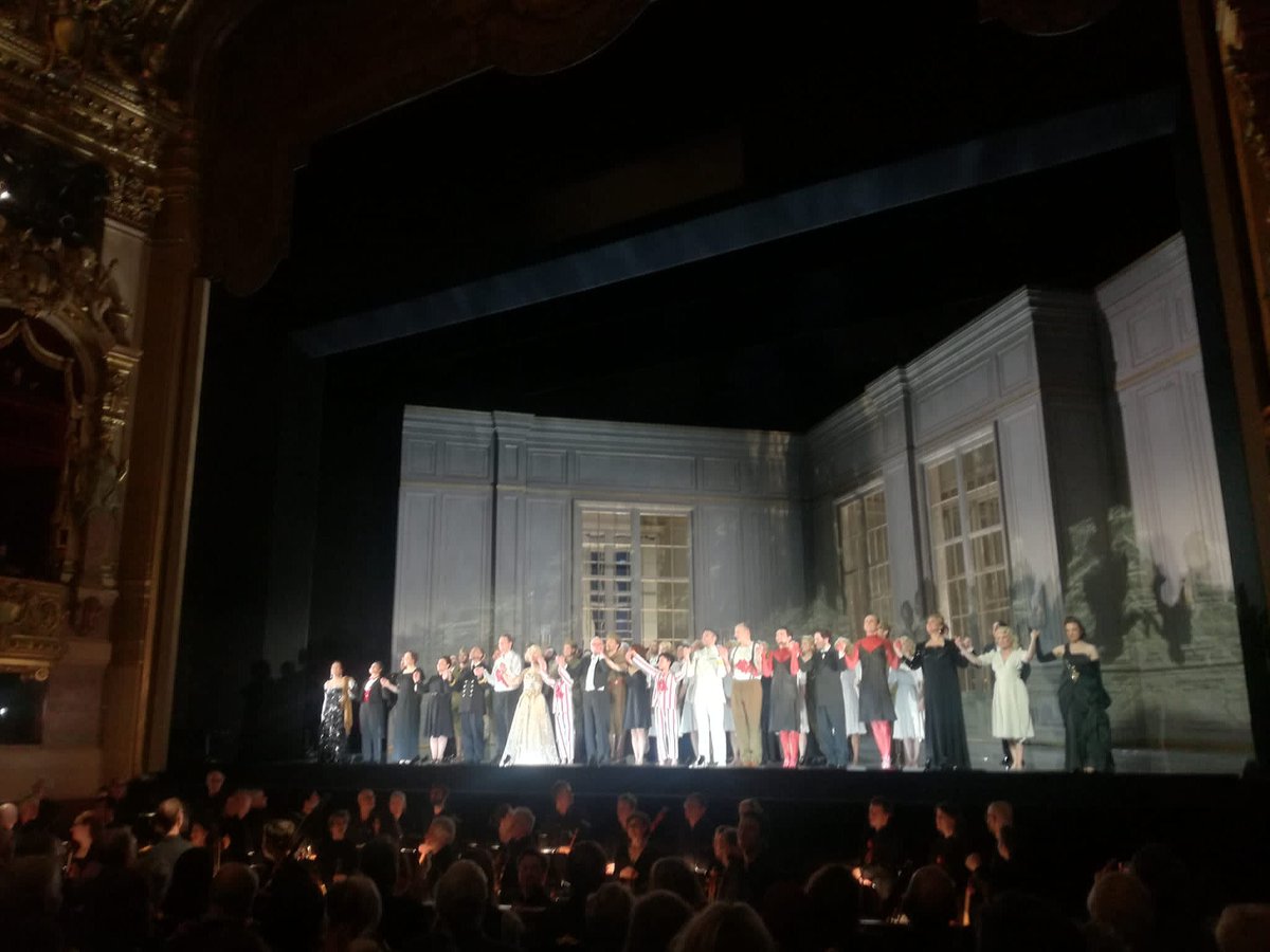 Complètement hallucinante @LeaDesandre en Médée !! Et entre Reinoud van Mechelen, Julie Roset, Laurent Naouri, Emmanuelle de Negri, on ne sait plus où donner de la tête ! Et que dire des Arts Florissants ❤ C'est grandiose @lesartsflo @operadeparis Bientôt sur @francemusique